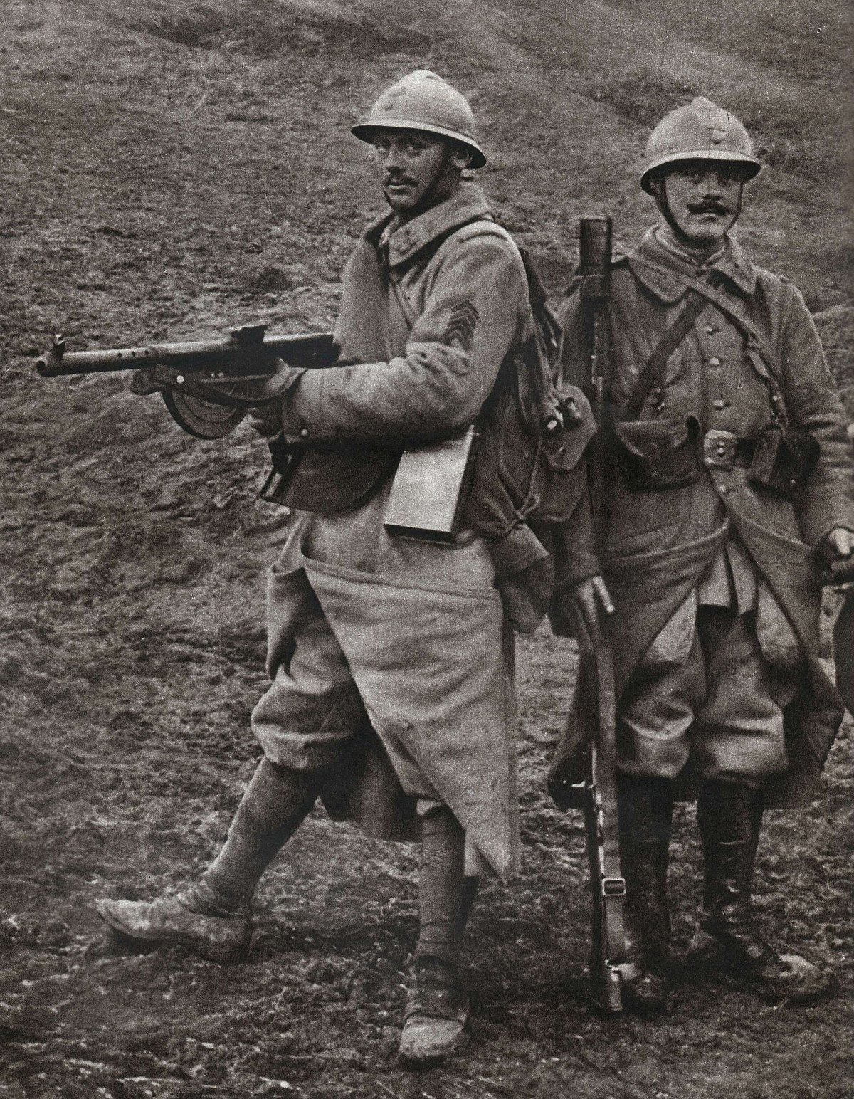 Figure 1 — A French sergeant carrying a Chauchat at the hip, its magazine fitted and the sling taking the weight, beside a rifle grenadier with a Viven-Bessières launcher on his rifle. The page is from L'Illu…