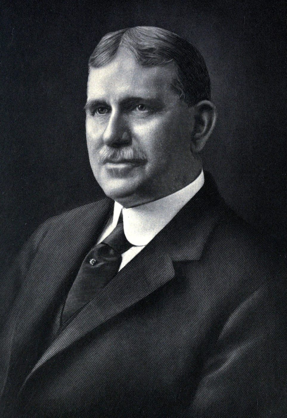 Figure 3 — Isaac Newton Lewis, from The Cyclopaedia of American Biography (1918 edition), volume 8. Public domain, via Wikimedia Commons.