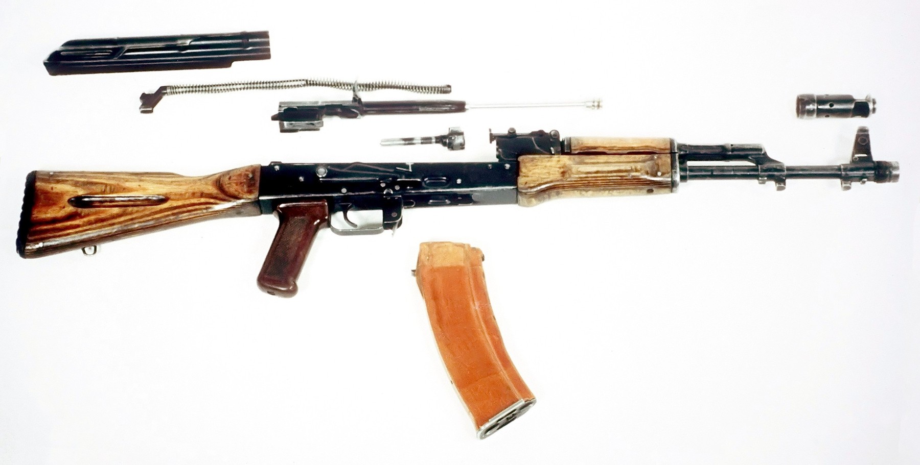 Figure 5 — An AK-74 with its accessories. The muzzle brake, the plum-coloured polymer magazine and the ribbed sheet receiver inherited from the AKM are all visible.