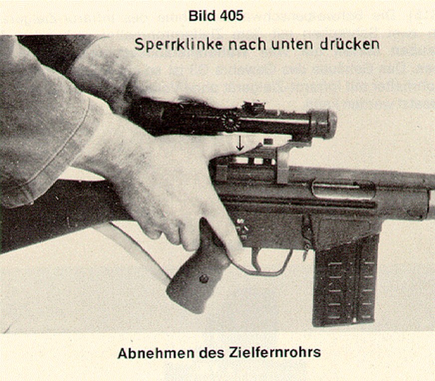 Figure 3 — Removing the G3 telescope (Bild 405): the thumb presses the locking catch down before the tensioning lever is swung up.