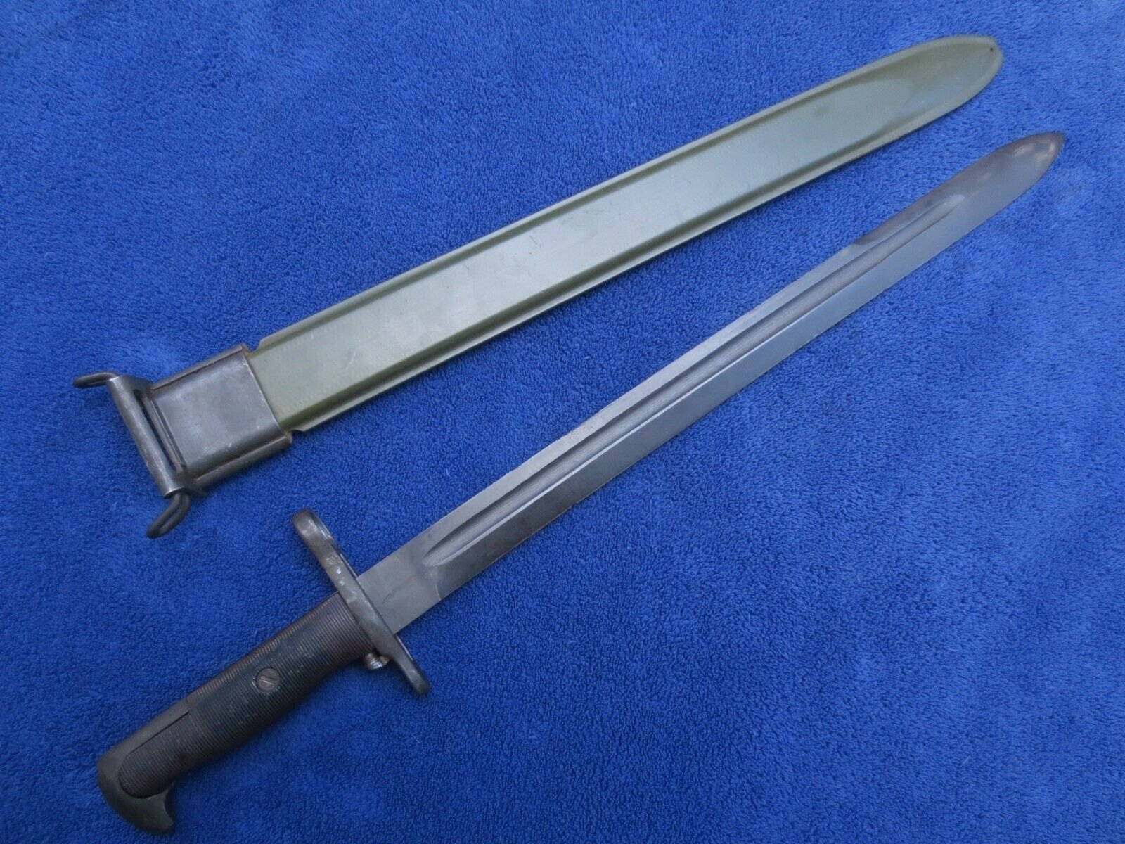 Figure 3 — A wartime 16-inch M1905 made by Wilde Tool, with its M3 scabbard. The M3 — a resin-impregnated body with a metal throat — was the most widely issued Second World War scabbard for the 16-inch bayone…