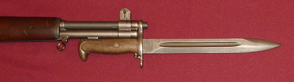 Figure 5 — A 10-inch M1 bayonet fixed on an M1. — Photograph: Curiosandrelics, CC BY-SA 4.0, via Wikimedia Commons.