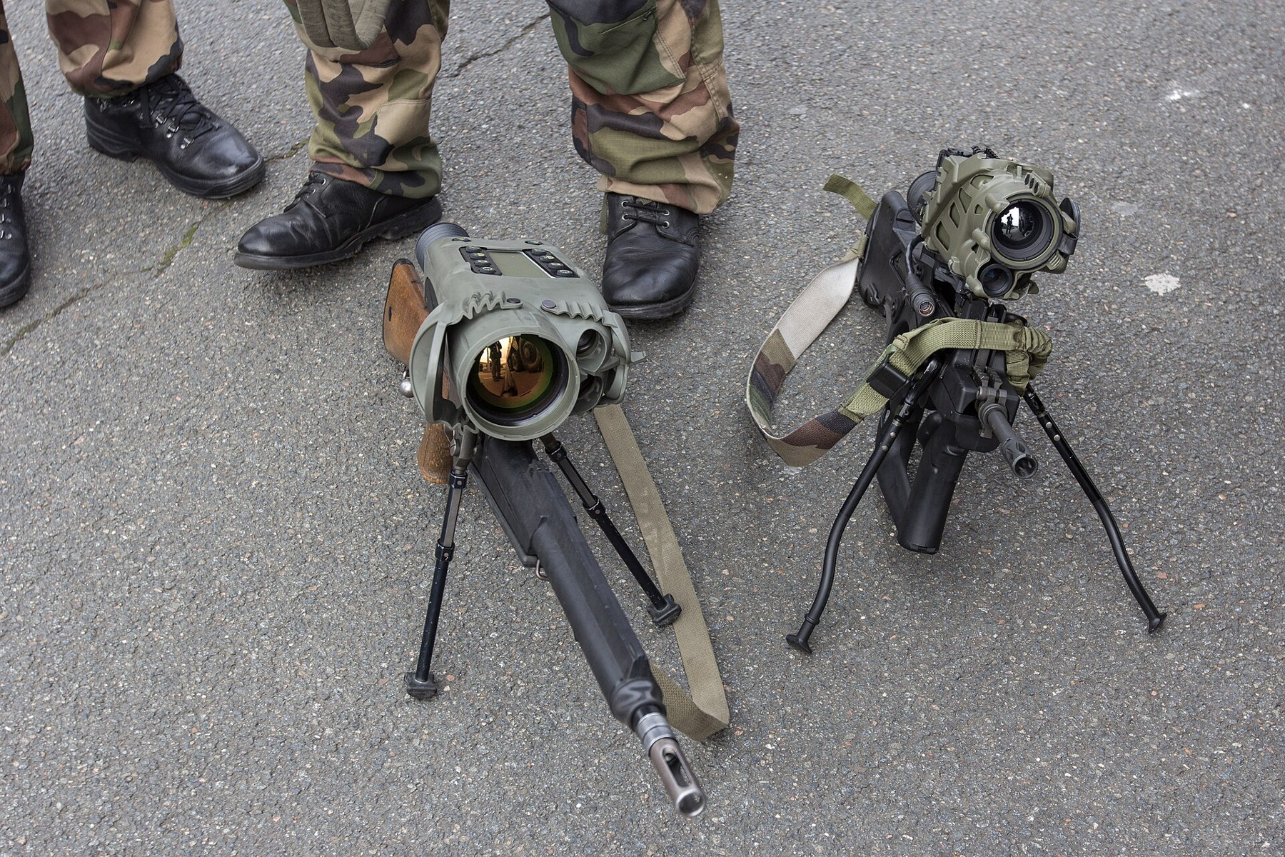 Figure 5 — An FR-F2 with a thermal weapon sight in place of its day scope, beside a FAMAS FÉLIN rifle with its sight, at a public display at Villabé, Essonne, October 2014. The sights' models are not recorded…