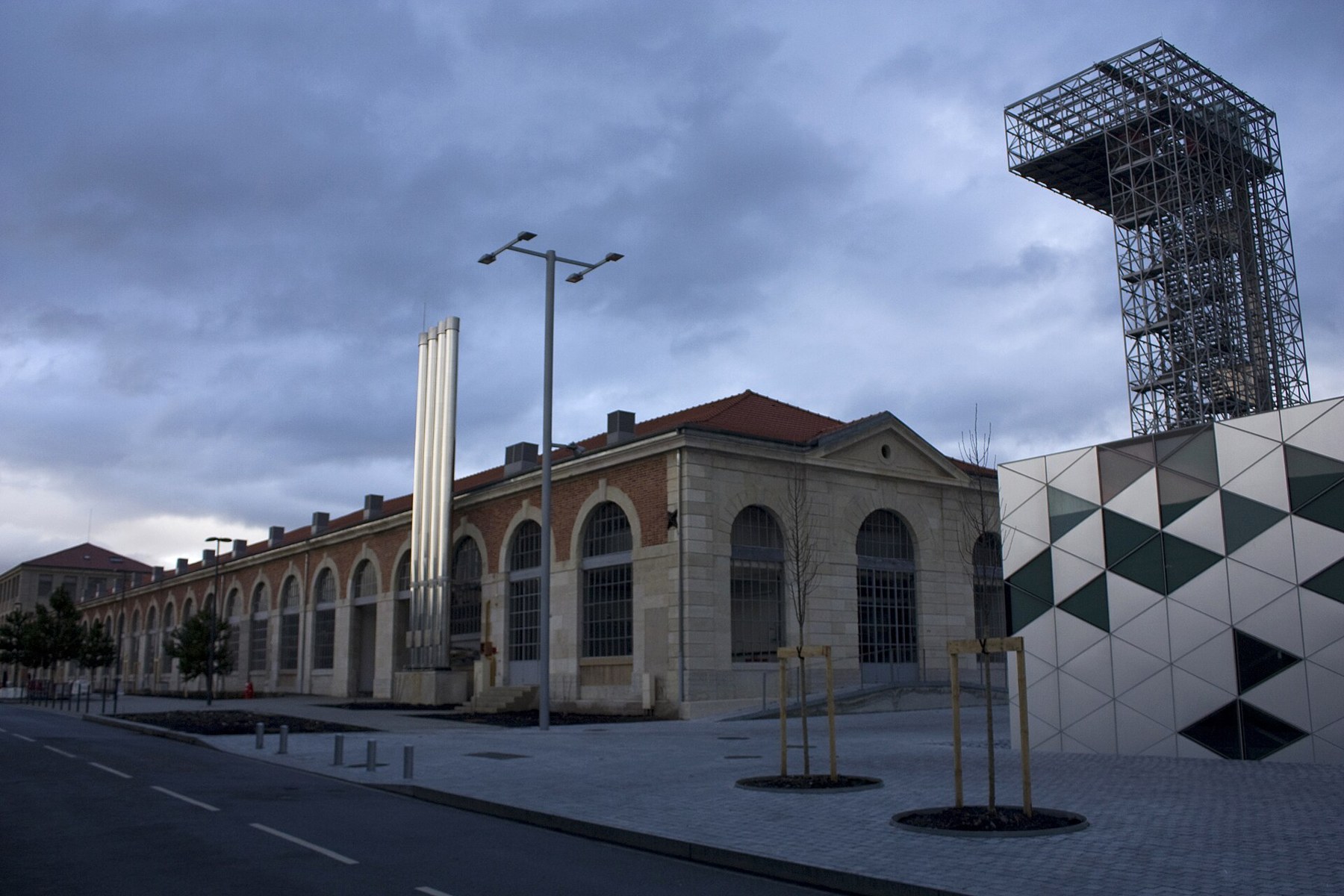 Figure 5 — The north workshops of the factory along the first courtyard, behind the clock building, in 2011. Photograph by Daniel Villafruela, CC BY-SA 3.0 fr, via Wikimedia Commons.