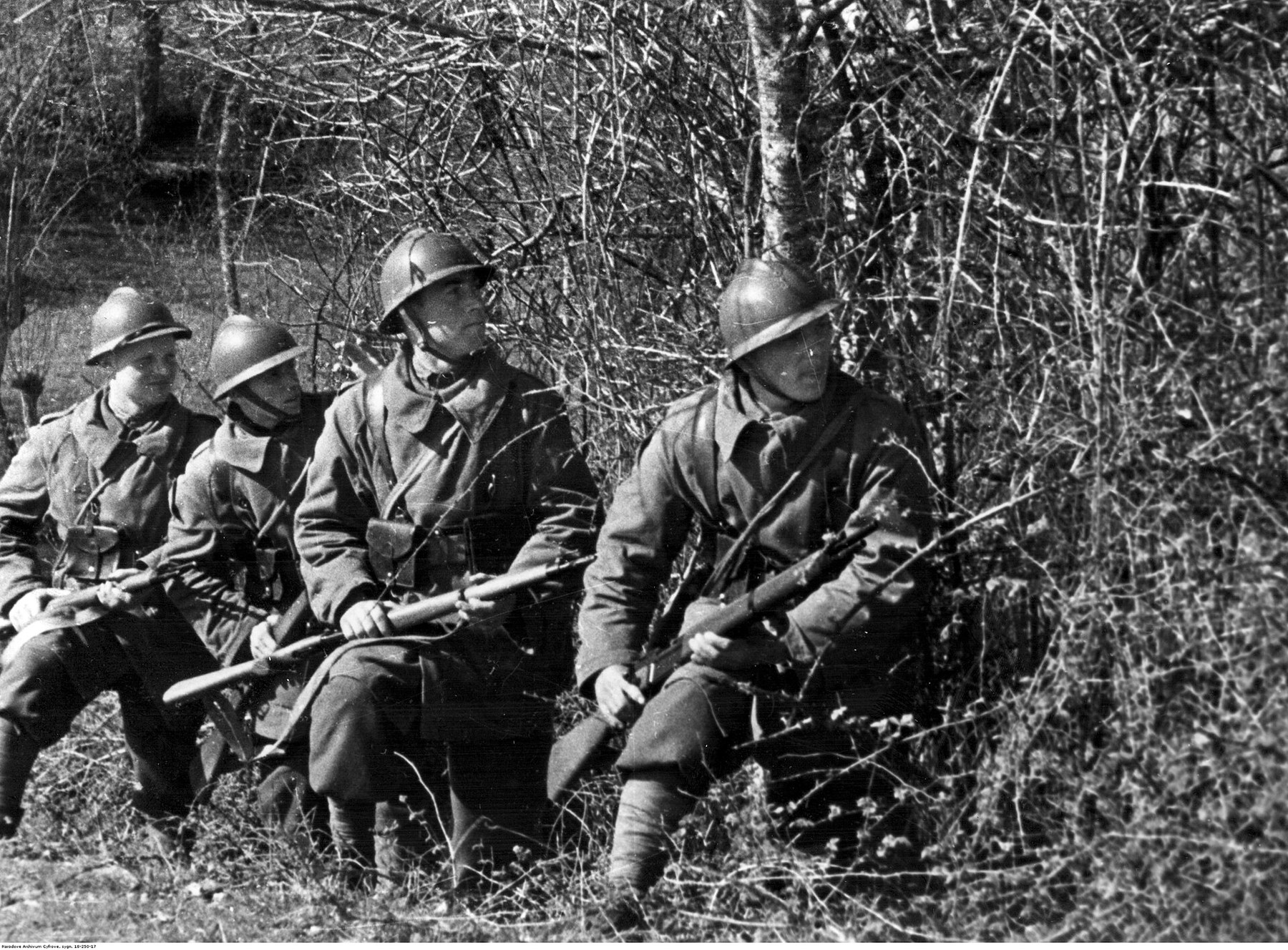 Figure 8 — Polish infantry training in France, 1940, with rifles the National Digital Archives of Poland identify as MAS 36s. Polish units re-formed in France were armed from French stocks. Photograph by Czes…
