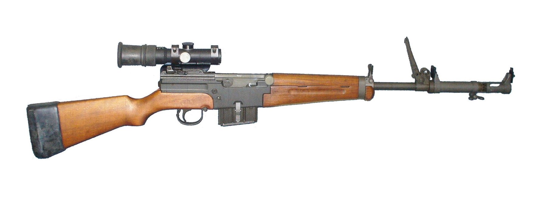 Figure 15 — A MAS 49/56 with grenade launcher and the "Modèle 1953" APX L806 telescopic sight, as its photographer captions it. Photograph by Atirador, CC BY-SA 3.0, via Wikimedia Commons.