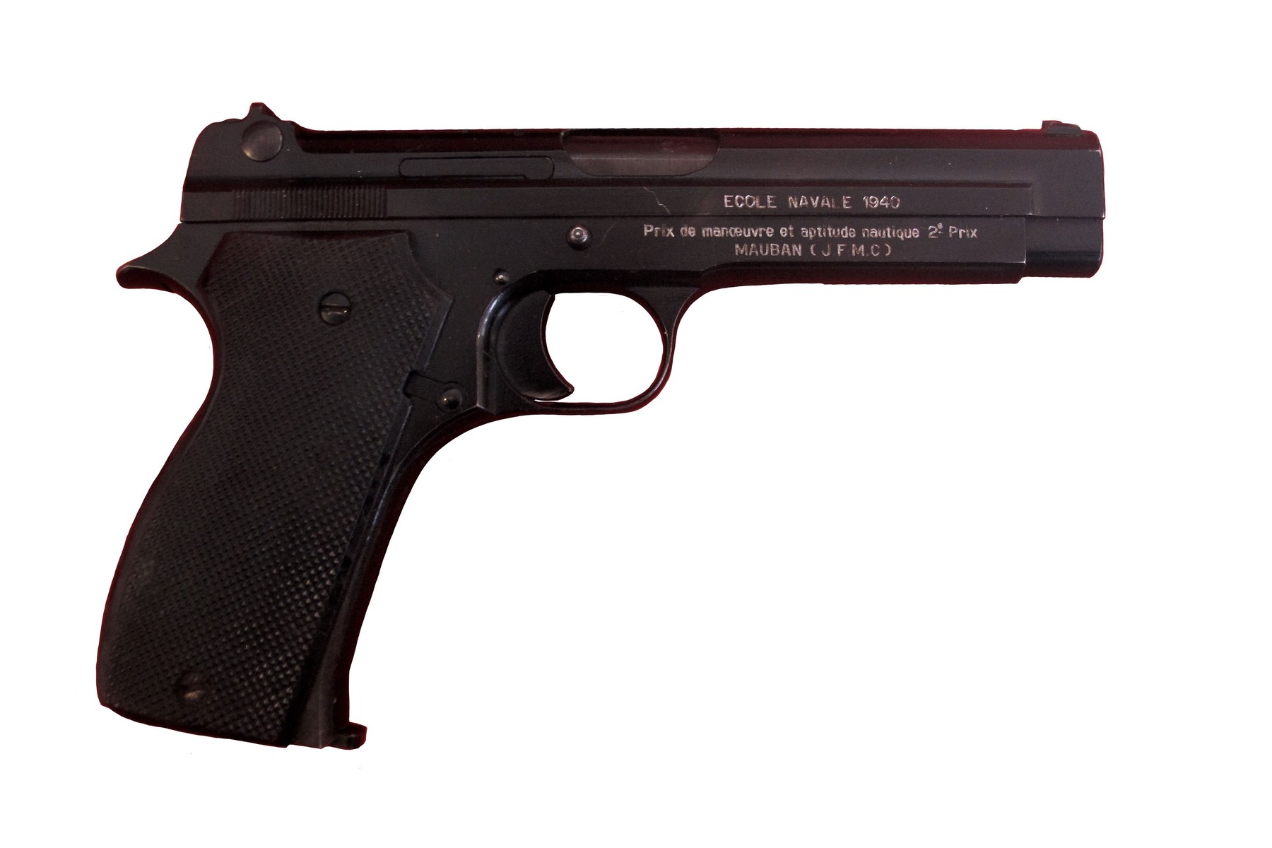 Figure 3 — The French Modèle 1935A pistol, SACM, chambered for the 7.65 mm Longue. Rama, CC BY-SA 3.0 FR, via Wikimedia Commons.