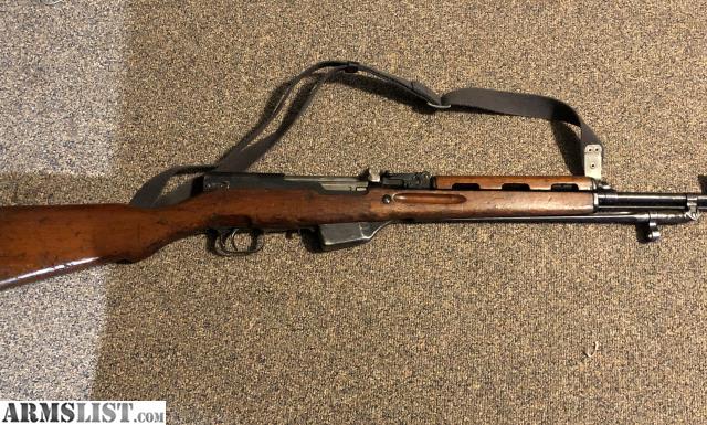 Figure 5 — The Albanian handguard, which runs the full length of the gas tube — nothing else in the family looks like this.