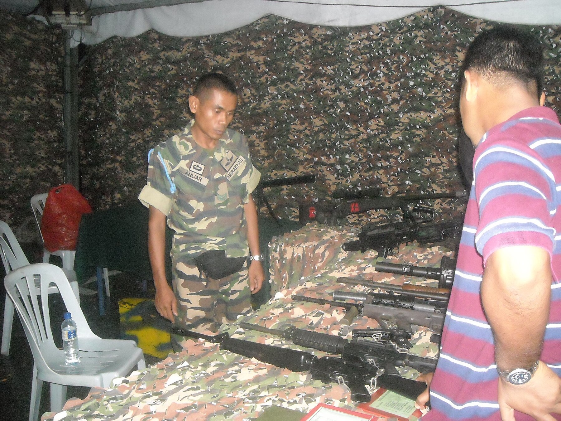 Figure 19 — Malaysian special forces (Rejimen Gerak Khas) weapons on display at an exhibition in Johor Bahru in 2011, among them an AUG. Photograph: Rizuan, CC BY-SA 3.0.