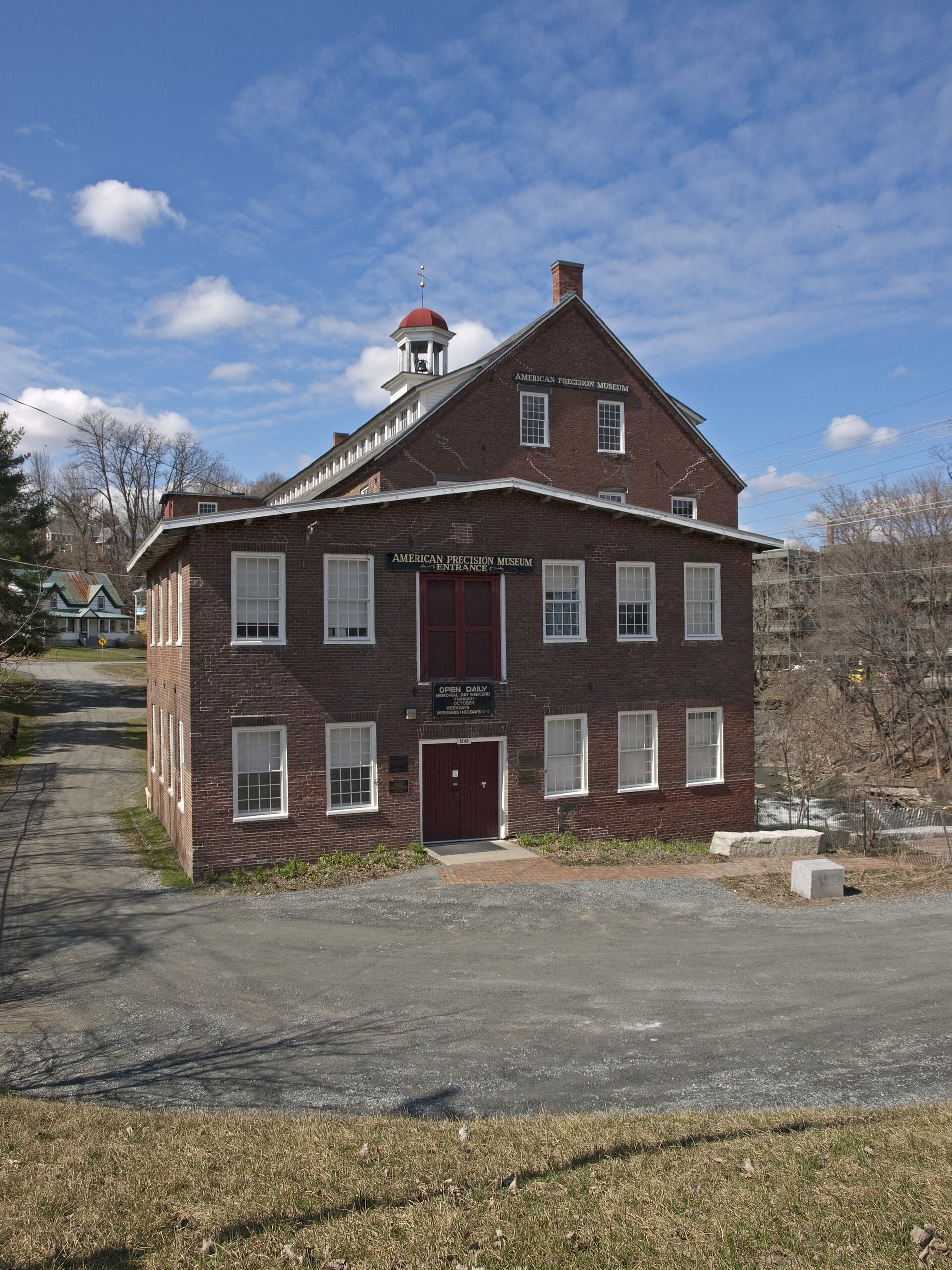 Figure 7 — The front of the Robbins and Lawrence Armory building in 2012. Photograph by Ymblanter, CC BY-SA 3.0.