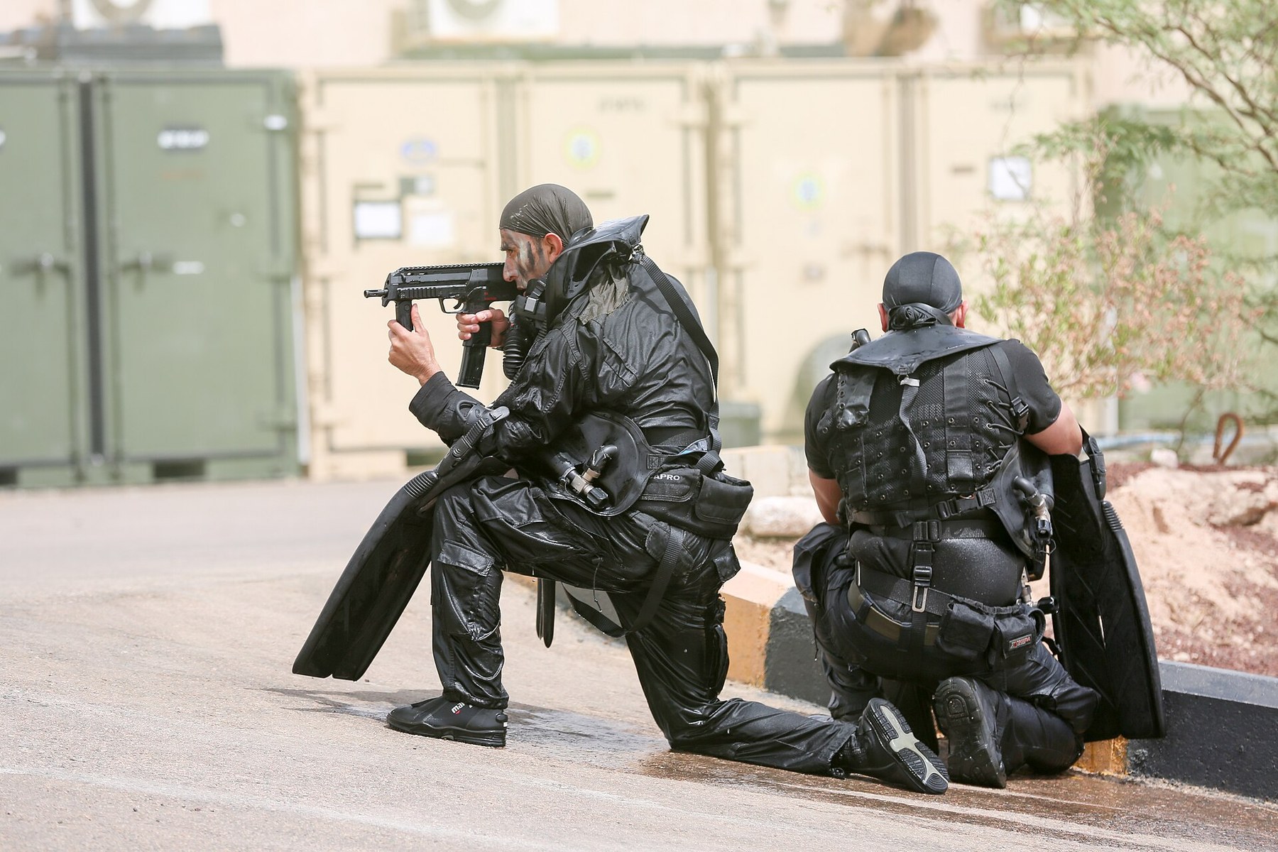 Figure 11 — Commandos of the Royal Jordanian Armed Forces taking up positions after coming ashore at Aqaba in the closing demonstration of exercise Eager Lion, May 2015. Several carry MP7s.