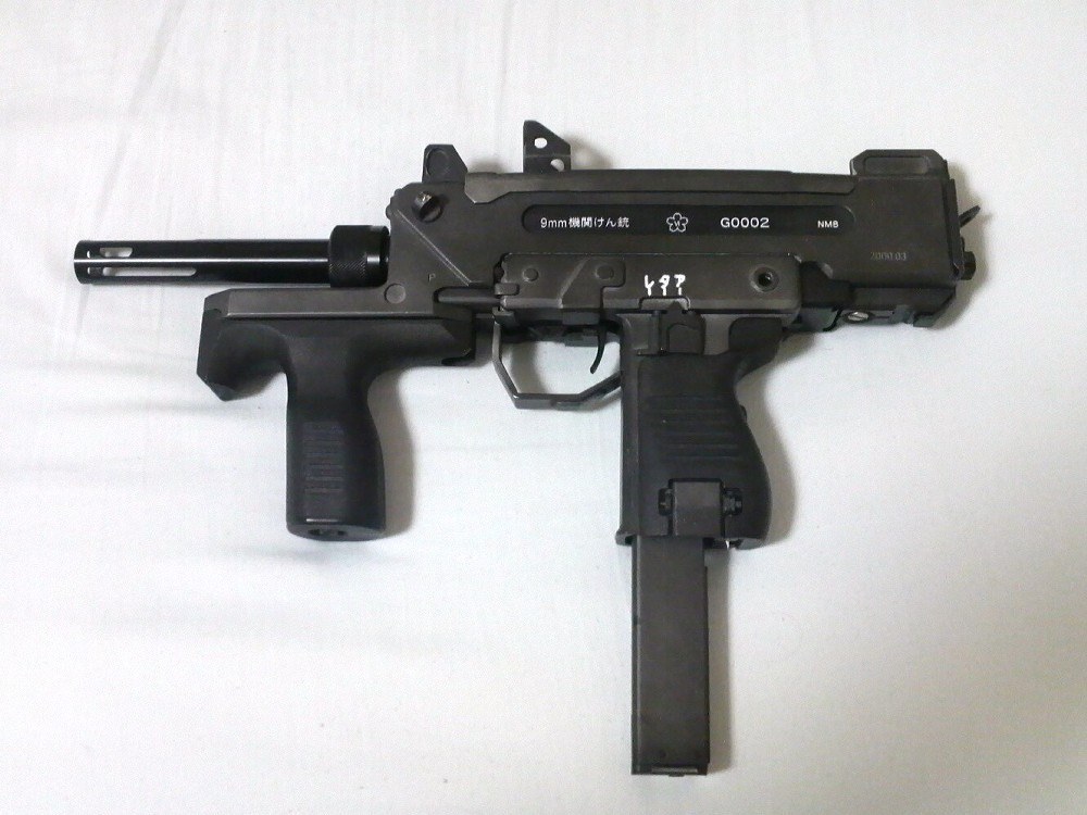 Figure 15 — An airsoft replica of the M9, left side, built on a KSC M11A1 gas gun with an Elfin Knights Project conversion kit. It reproduces the marking band, the selector letters and the foregrip. Photograph…
