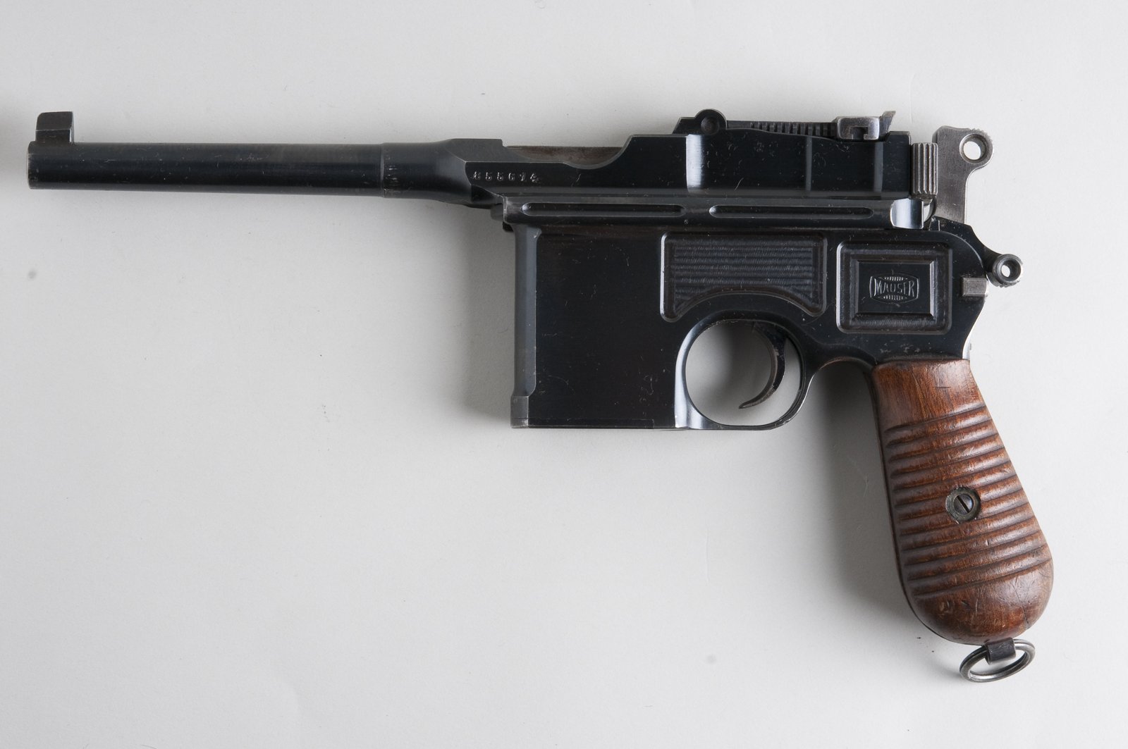 Figure 1.1 — A standard 7.63 mm Mauser C96: the canonical broomhandle silhouette — slab-sided receiver, integral box magazine forward of the trigger guard, ring hammer, and the round "broomhandle" …