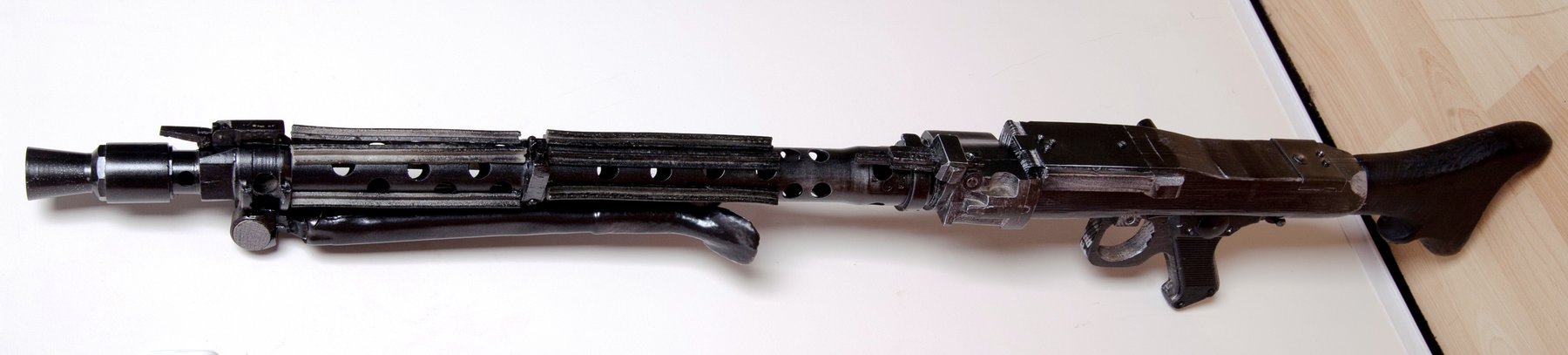 Figure 4 — 4 — MG-34 general-purpose machine gun (1934-1945, German Wehrmacht standard), the third flash-hider donor candidate. Proportions differ subtly from MG-15/MG-81 but the family resemblance i…